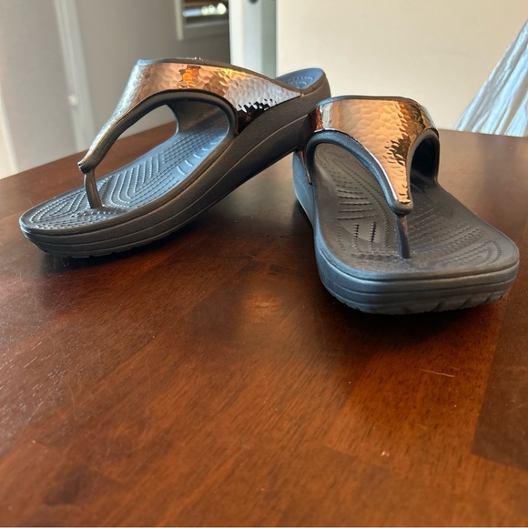 CROCS Shoes - Crocs Sloan Blue Flip Flop Sandals Size 9 EUC Women's